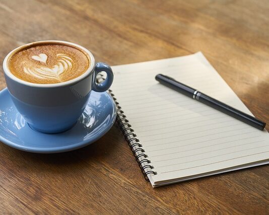 Czy picie kawy ma wpływ na stawy?